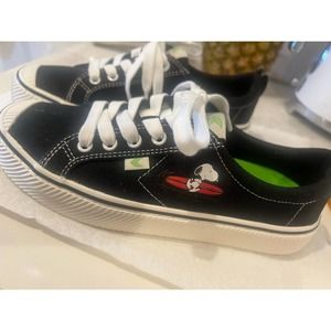 Cariuma Peanuts Black Canvas Sneakers Size 7.5 Women’s -